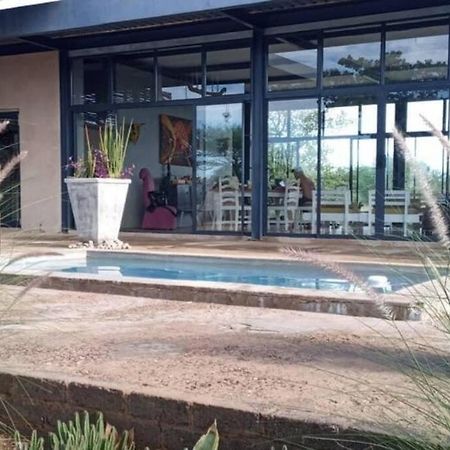 Hackberry House Black Thorn Cottage, Off Grid Khemsbok Luaran gambar
