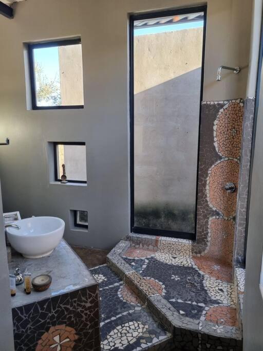Hackberry House Black Thorn Cottage, Off Grid Khemsbok Luaran gambar