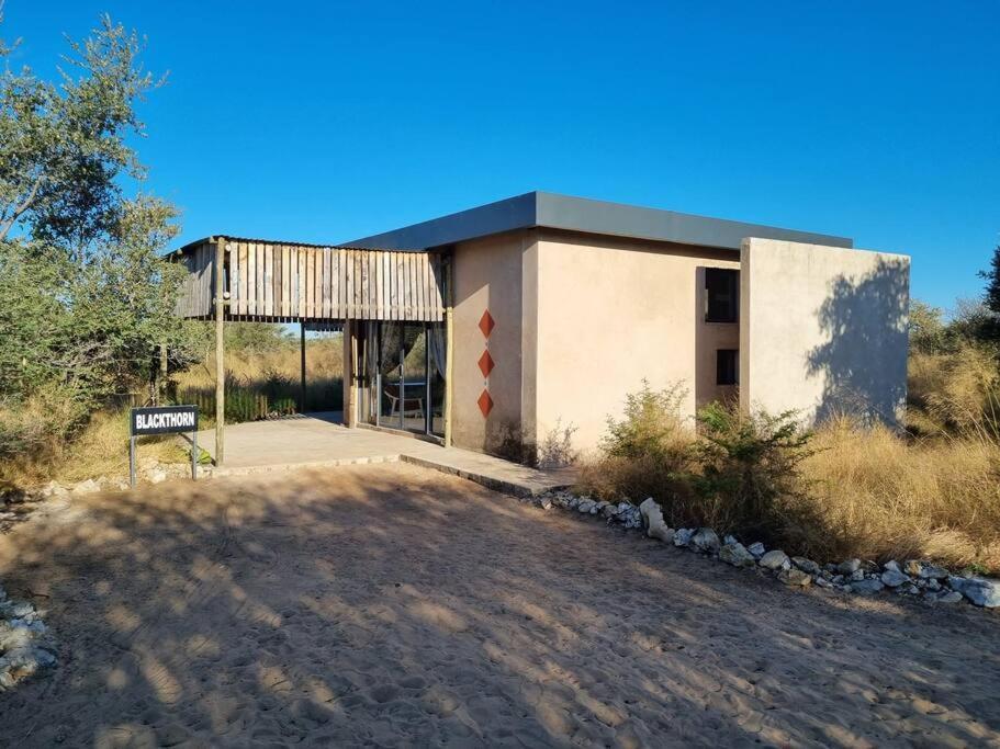 Hackberry House Black Thorn Cottage, Off Grid Khemsbok Luaran gambar